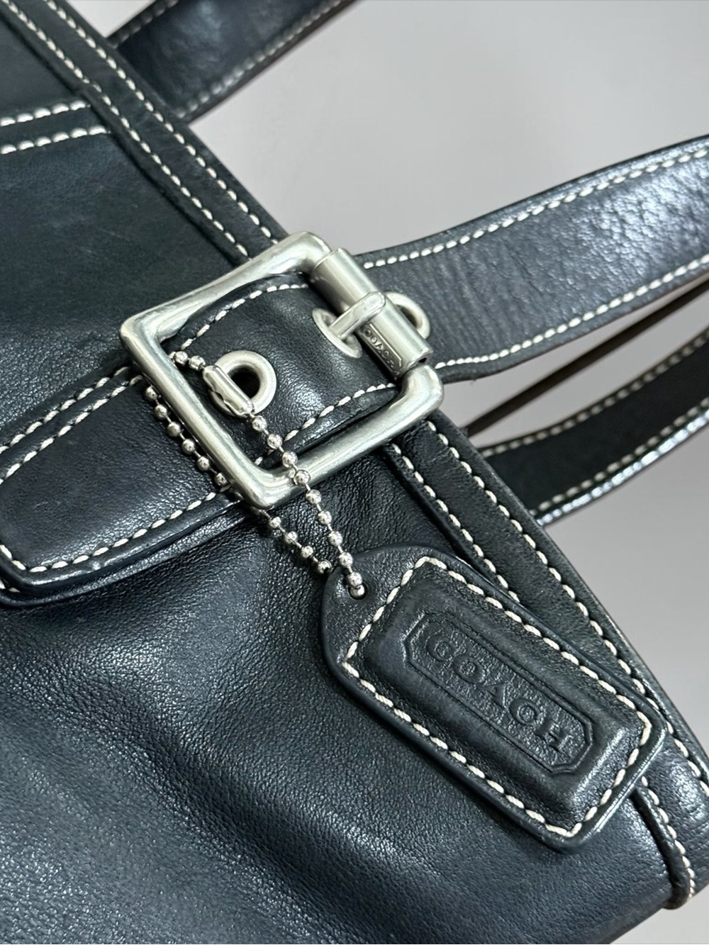 Authentic Coach Hampton Classic Black Leather Bag with Contrast Stitching! - Picture 11 of 12